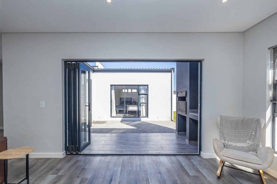 3 Bedroom Property for Sale in Sandown Western Cape